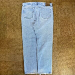 Vintage Wrangler distressed faded light blue jeans with relax fit